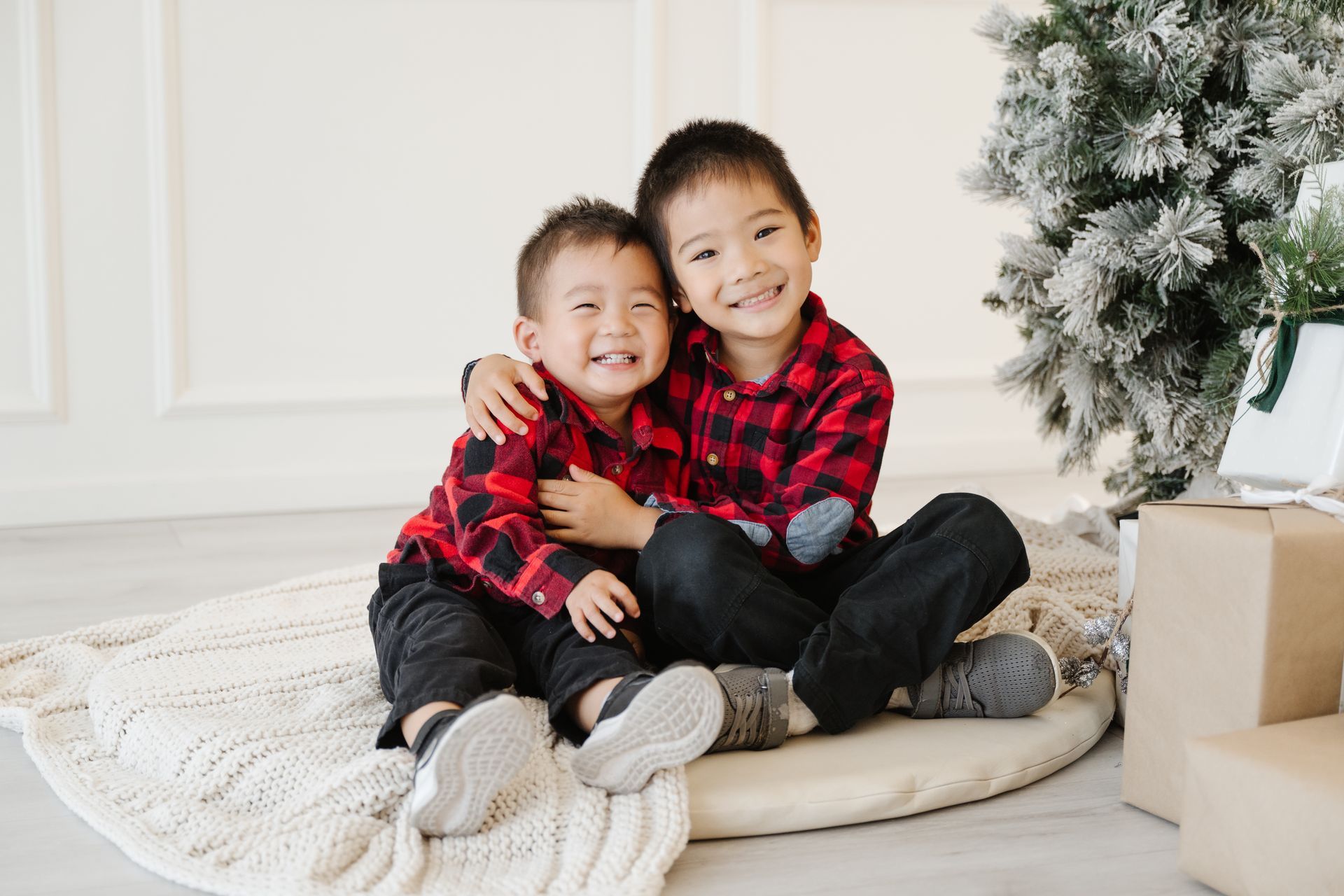 Spark Studio Holiday Mini Family Photos