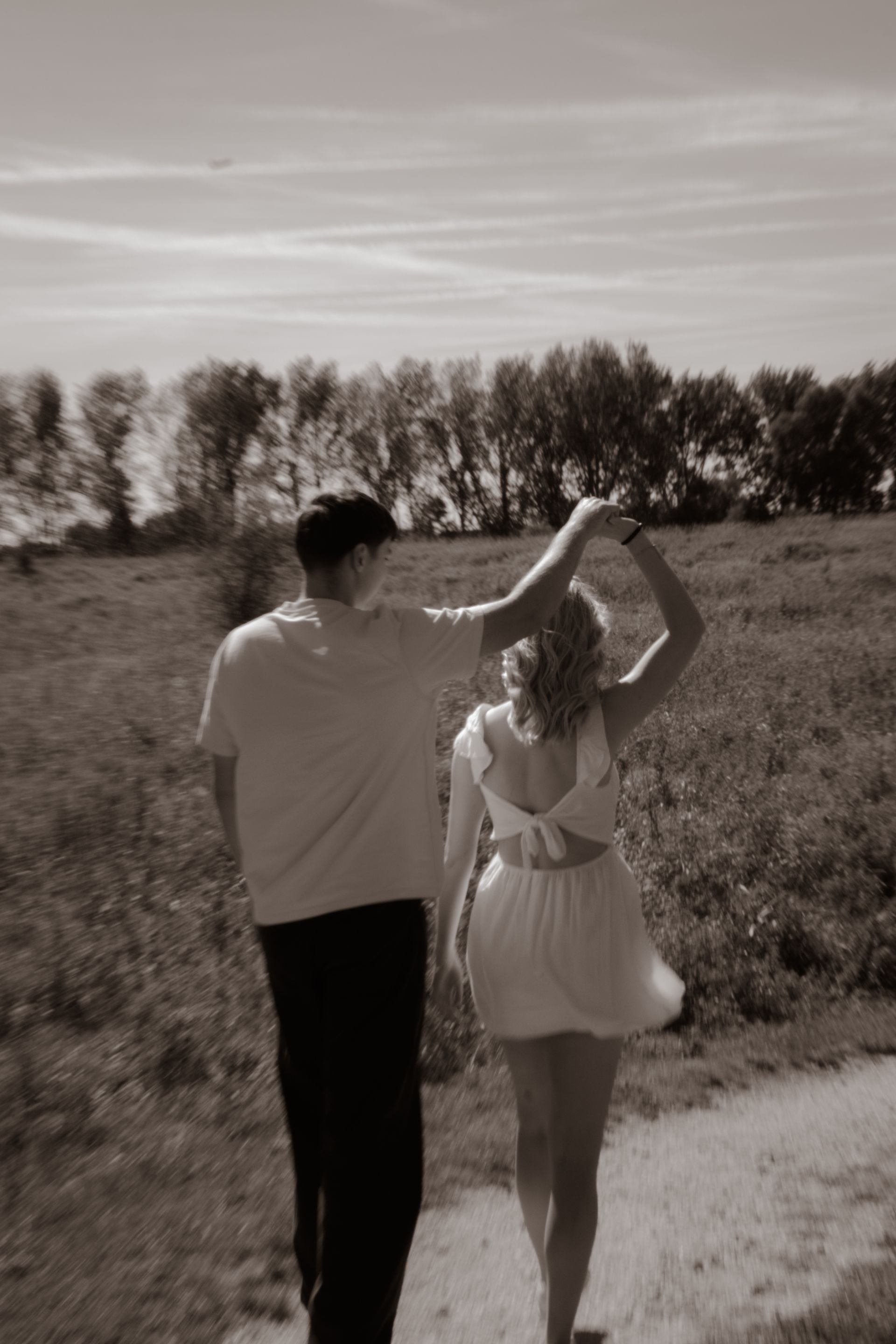 Man en vrouw in veld, fotografie, joy of life photography
