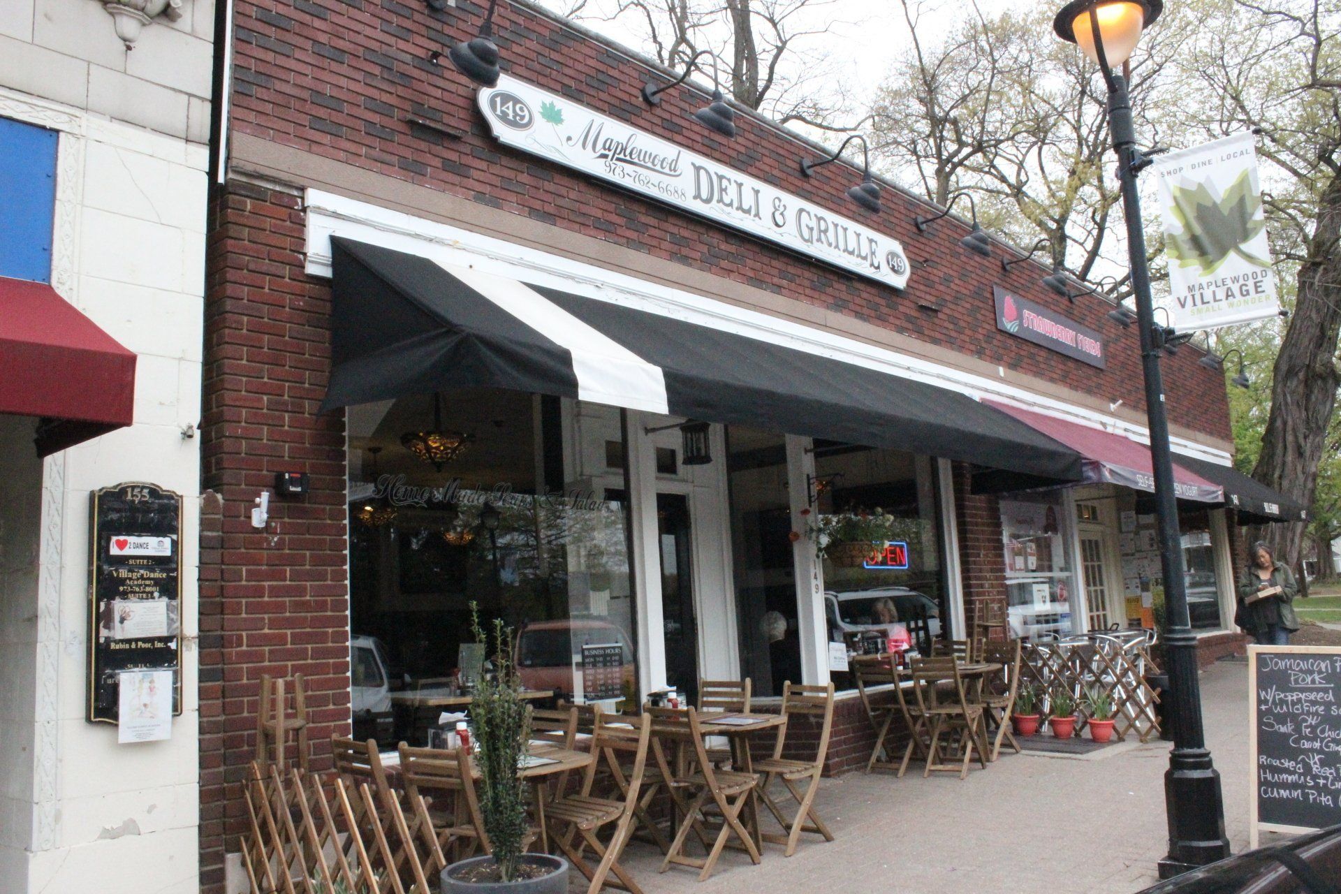 Photo of the Maplewood Deli and Grille restaurant