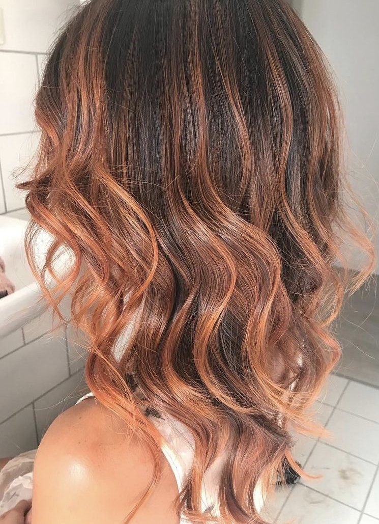 capelli con sfumature rosse