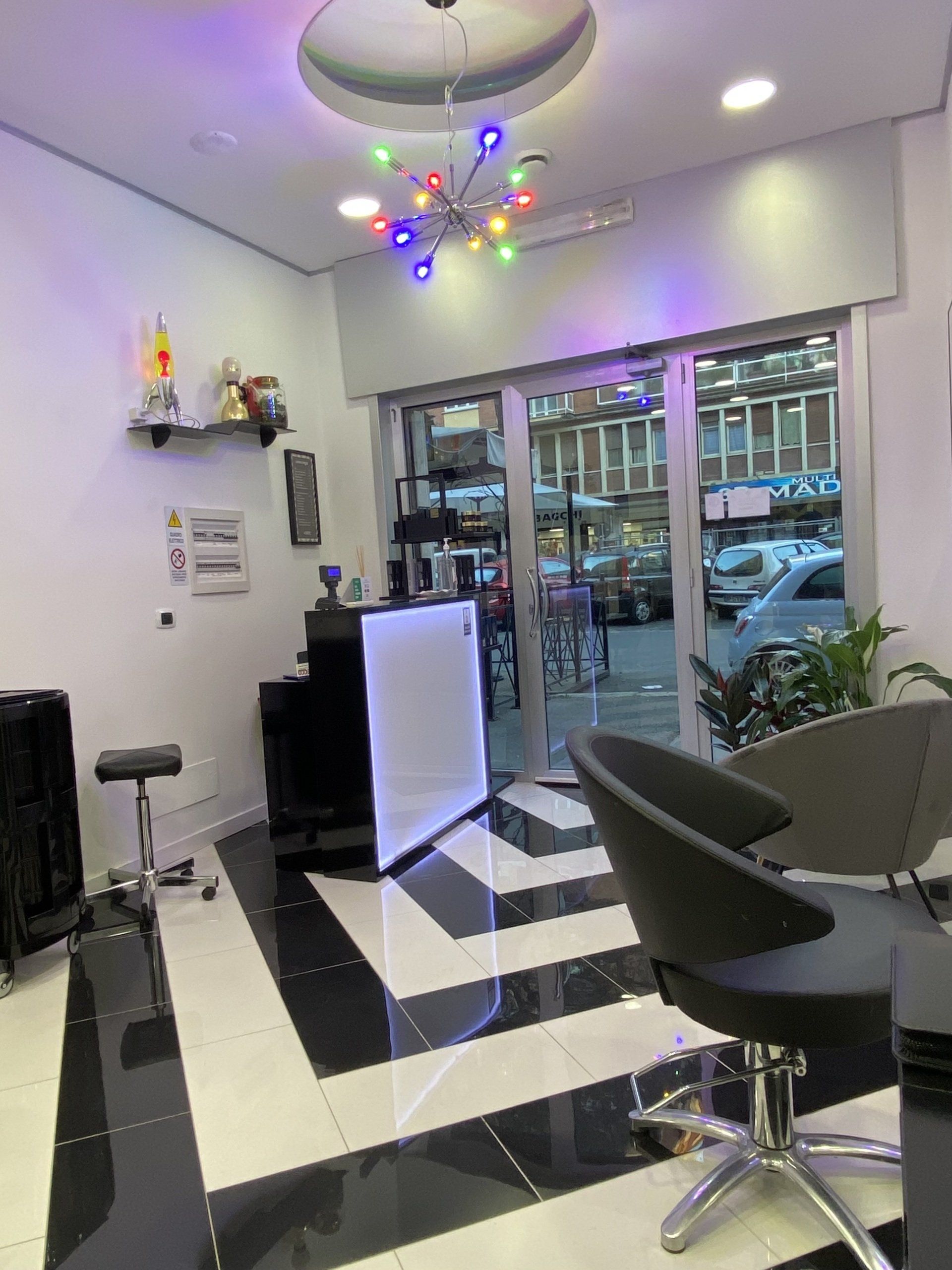 interno salone parrucchieri roma