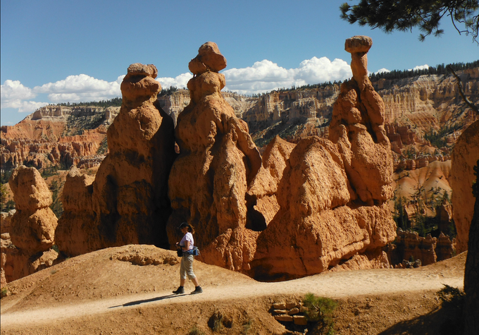 Photo of Françoise Vaal hiking in Bryce National Park, Utah