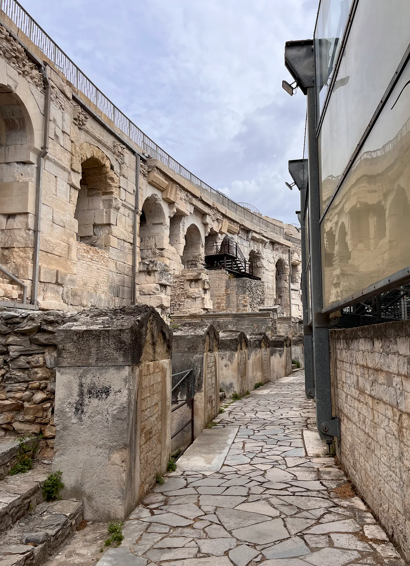 Photo of a corridor in the arena of Nimes, made by Françoise Vaal