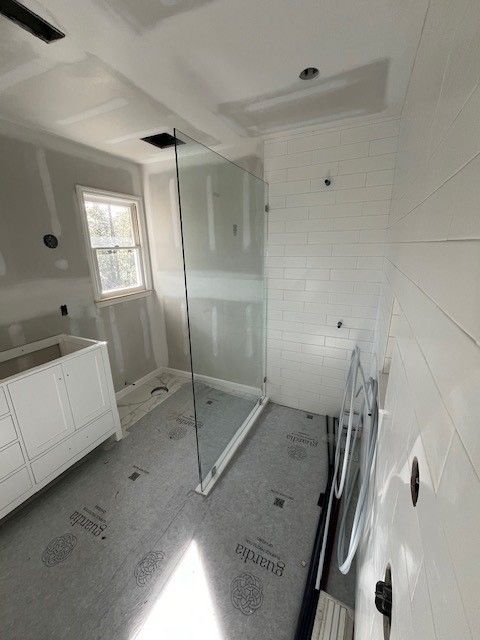 Shower Glass — Leland, NC — Leland Glass & Mirror