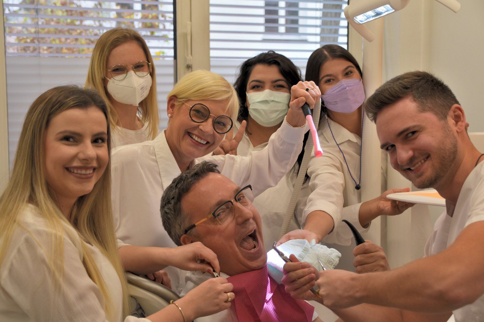 Team der Zahnarztpraxis Dr. Thomas Reinhardt in Fürth