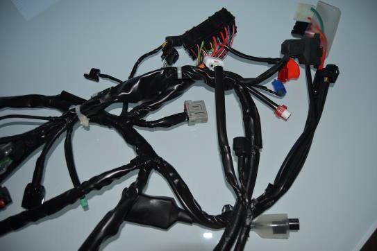 cavi neri collegati tra loro