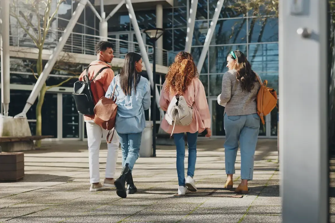 Jóvenes universitarios
