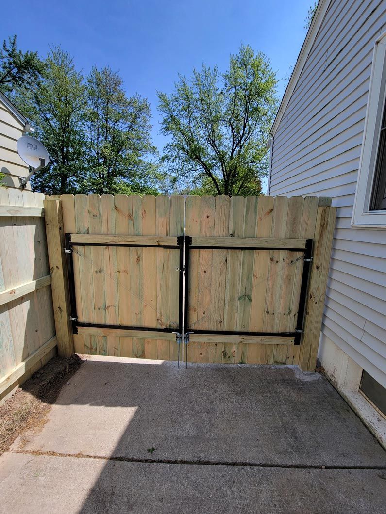 A wood privacy fence in Troy, MI by Elite Wood Fencing