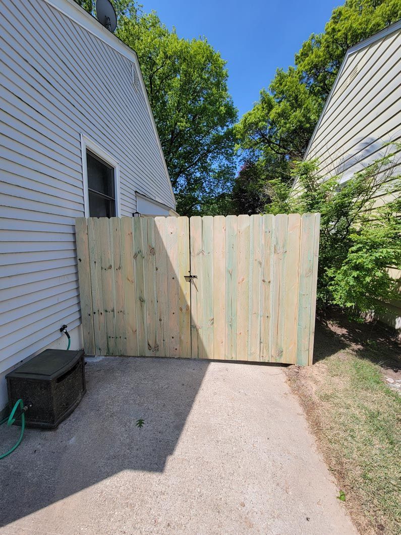 A wood privacy fence in Troy, MI by Elite Wood Fencing