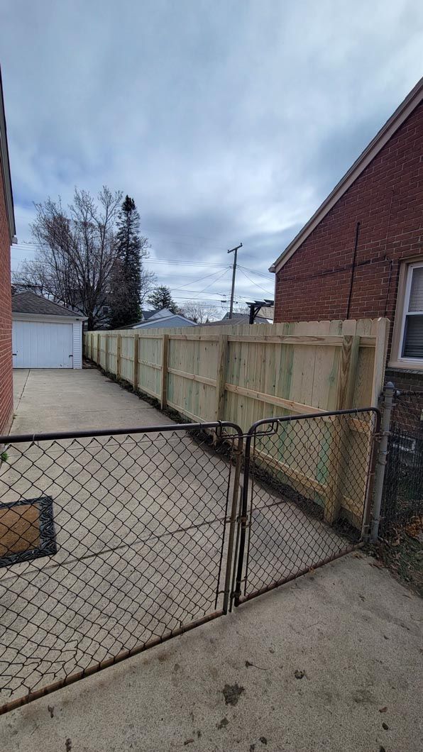 A wood privacy fence in Troy, MI by Elite Wood Fencing