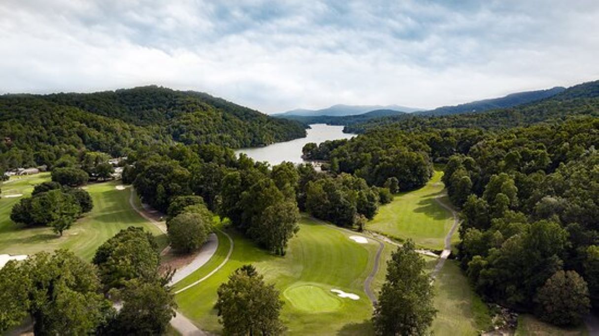 aerial views of golf course