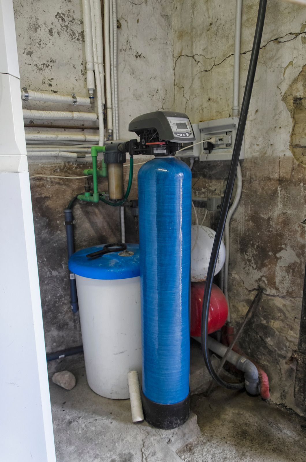 A blue tank is sitting next to a white tank in a room.