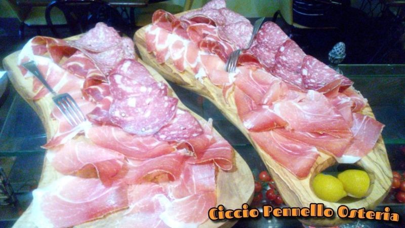 tagliere di salumi toscani