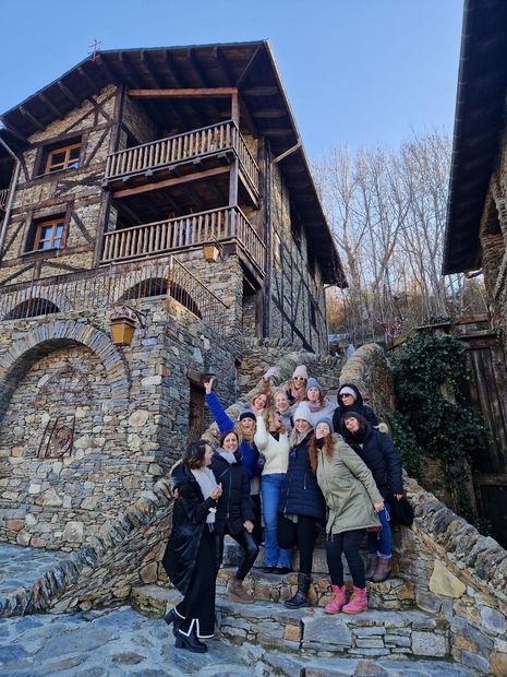 viajes en grupo de mujeres. viajar sola, viajes andorra