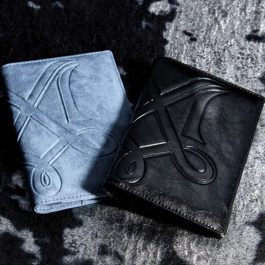 紐約時尚周必買 MERGE 超質感壓紋護照套卡套