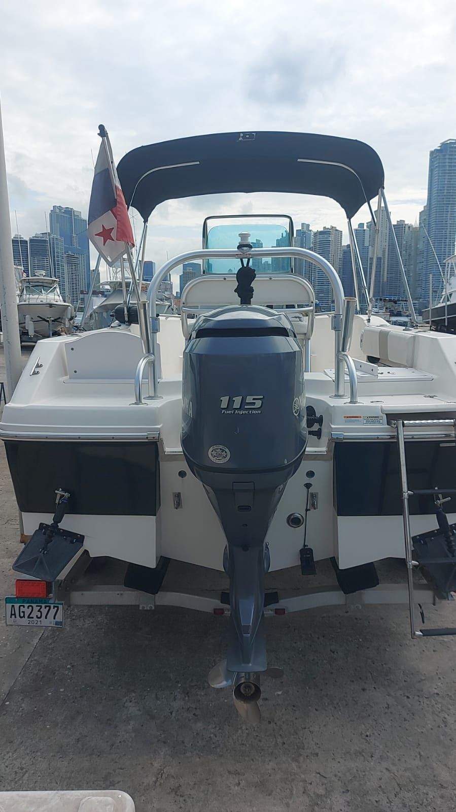 Llévatelo Hoy - Robalo 180