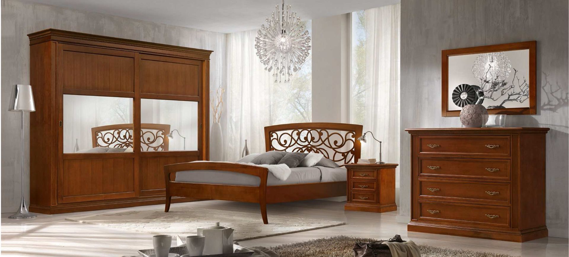 Camera da letto con mobili in legno scuro e un letto decorato.