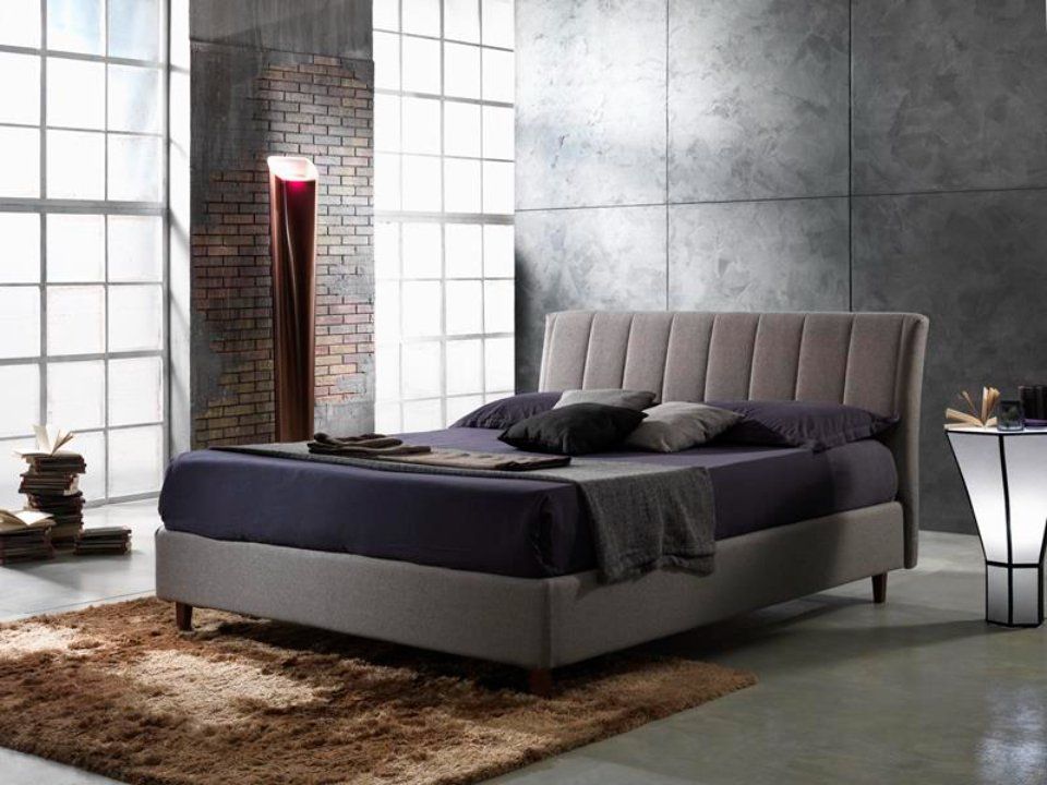 letto matrimoniale con testiera imbottita