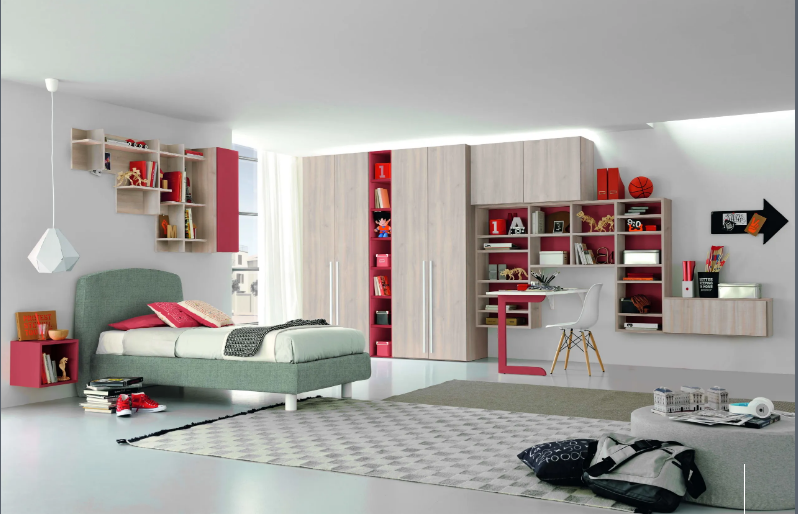 Camera da letto moderna con mobili in legno chiaro, dettagli rosa e un tappeto grigio.