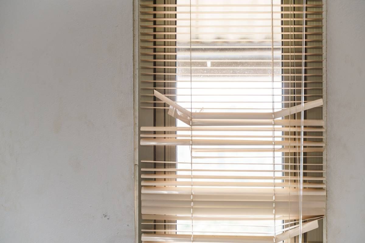 A set of damaged window blinds in need of replacement near Nashville, TN