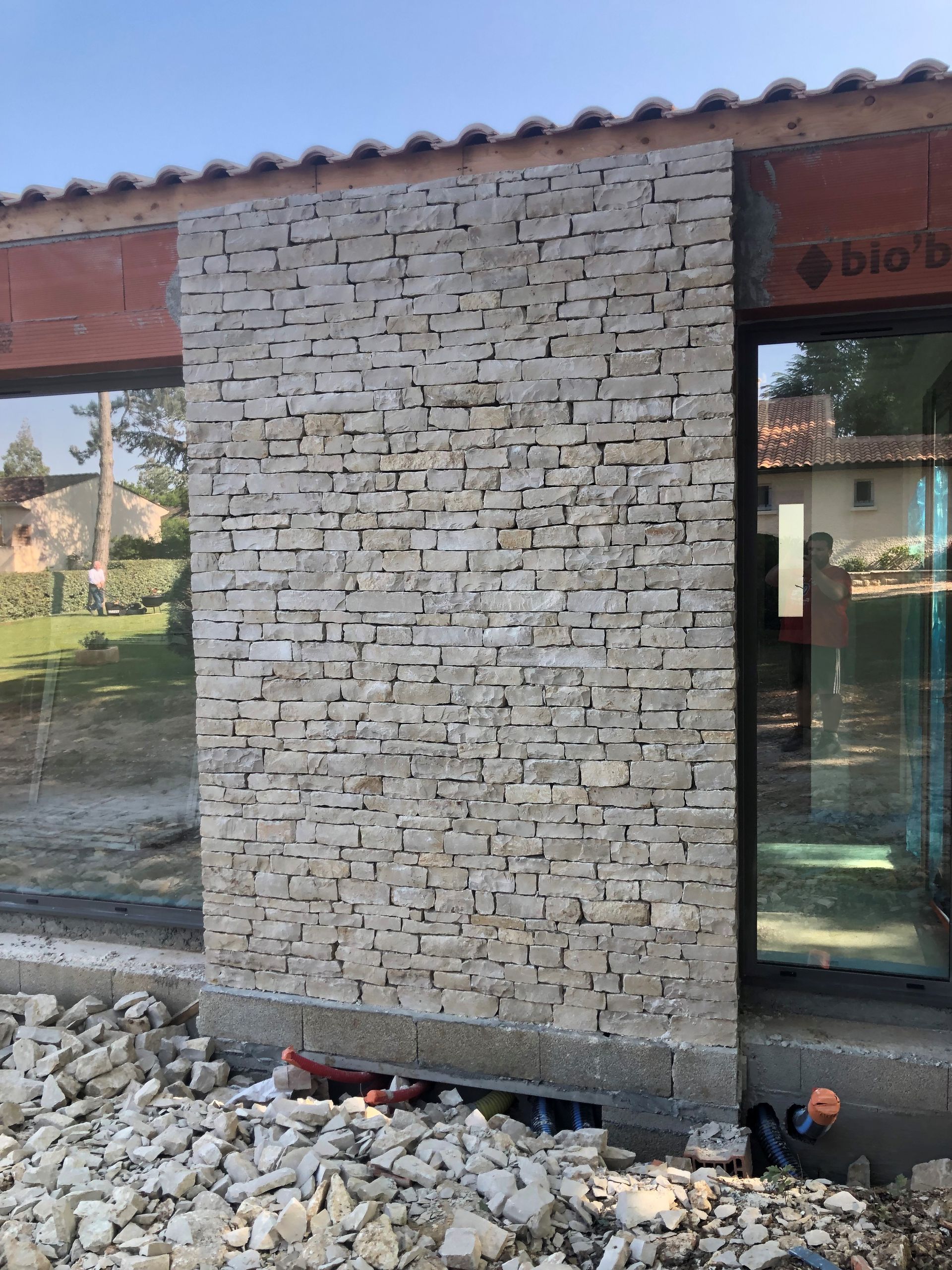 Réalisation d'un mur en pierres sèches