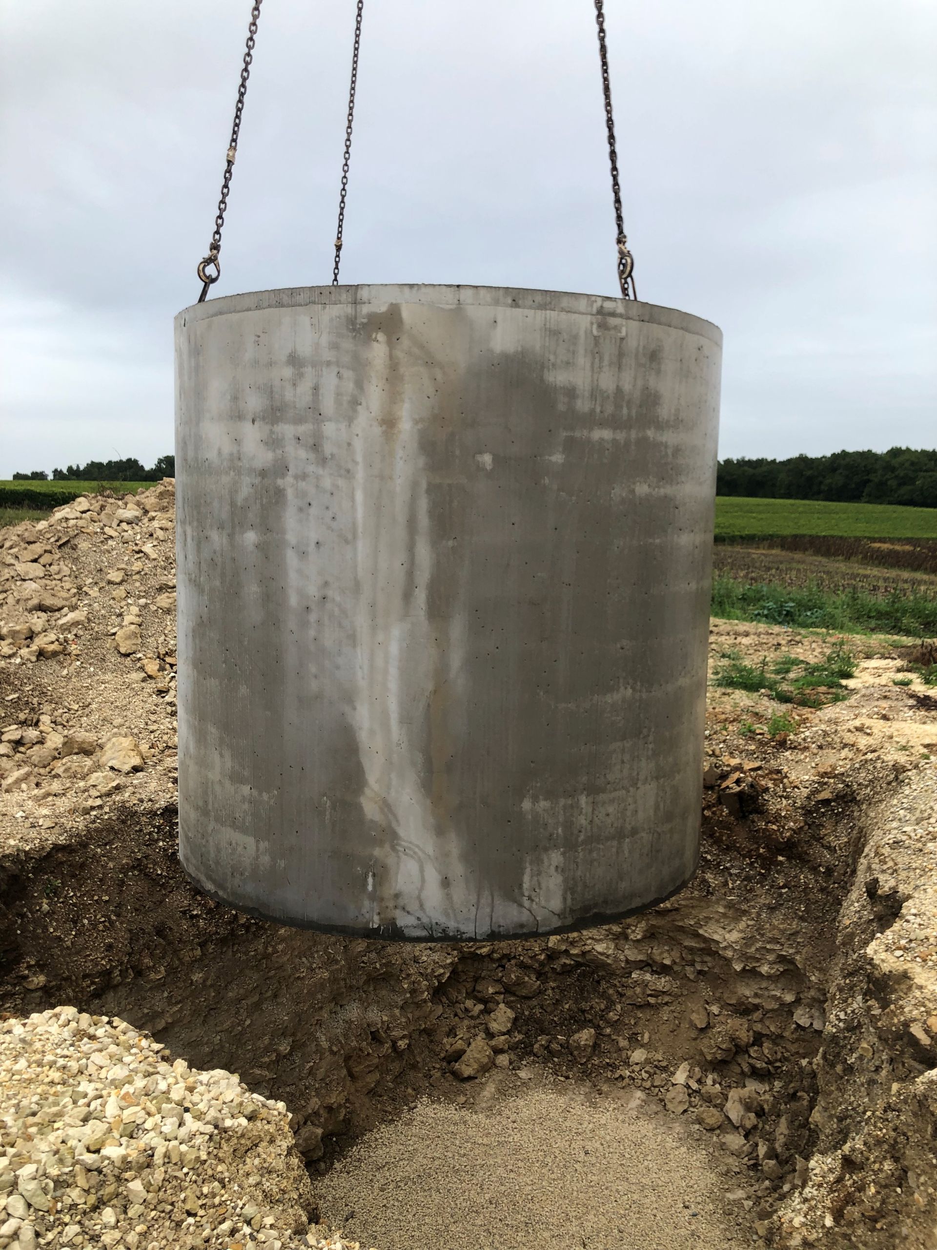Pose d'une cuve réserve d'eau en béton de 10m3