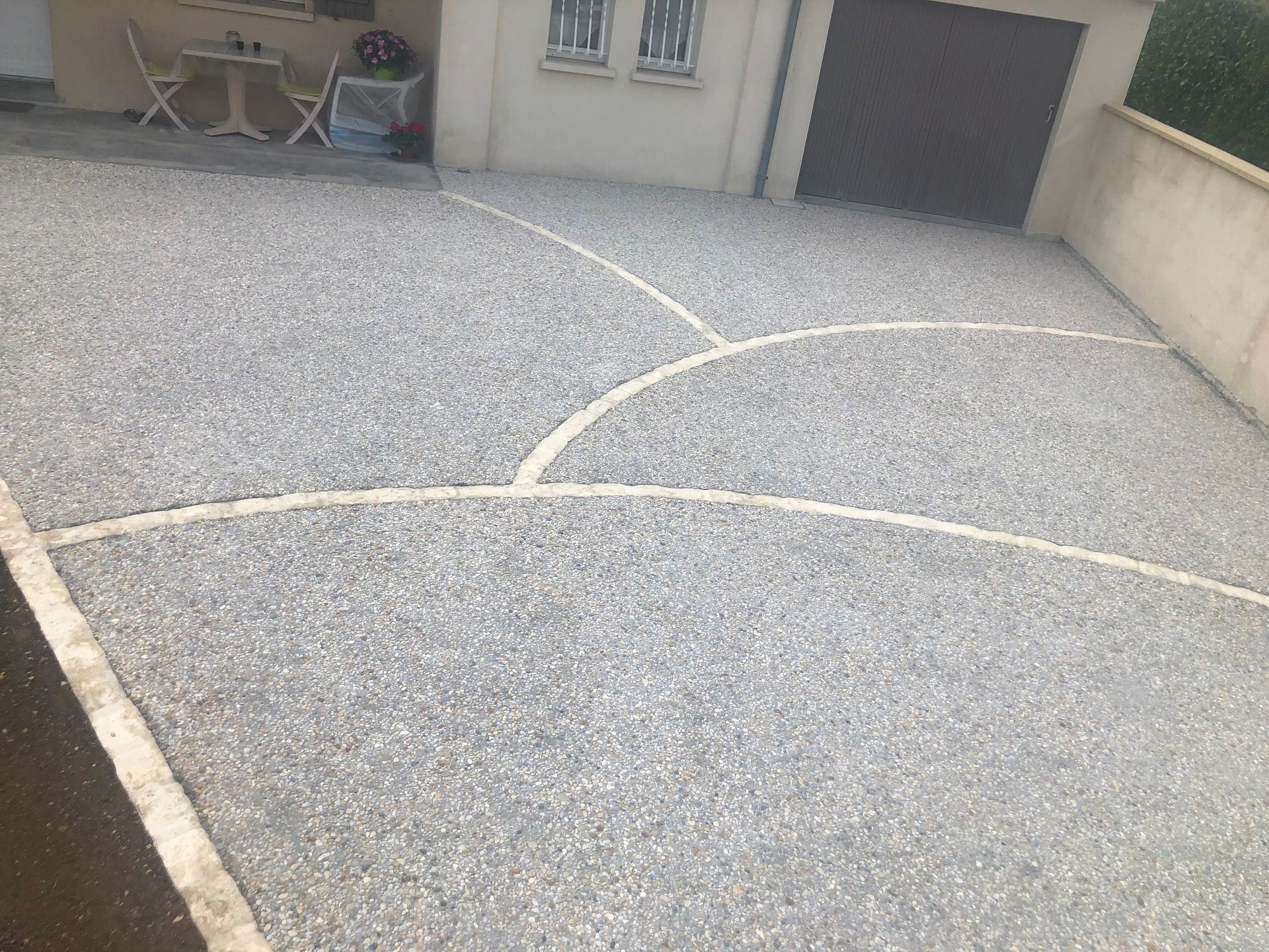 Réalisation d'un béton désactivé pour un parking individuel