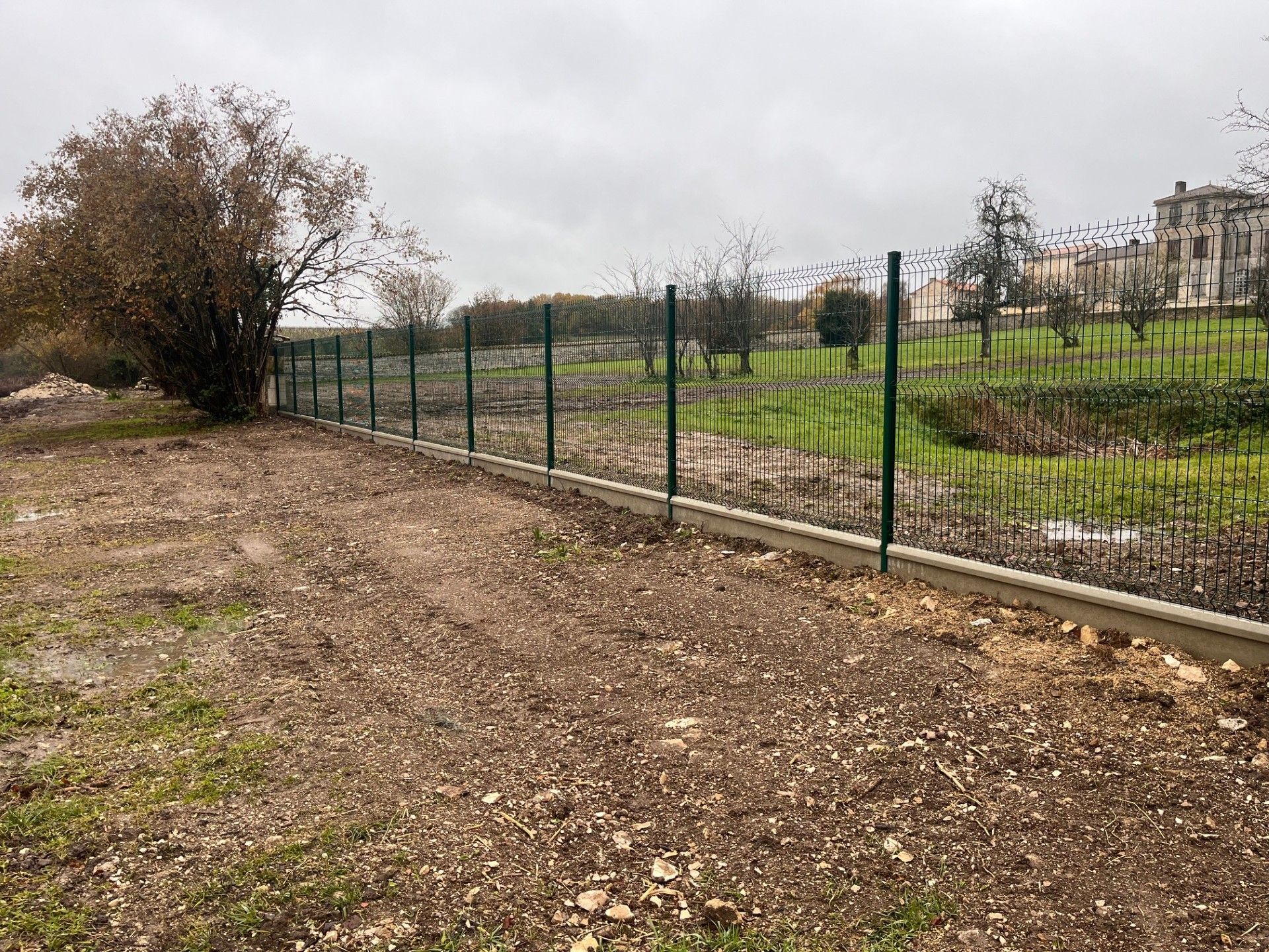 Réalisation d'une clôture rigide