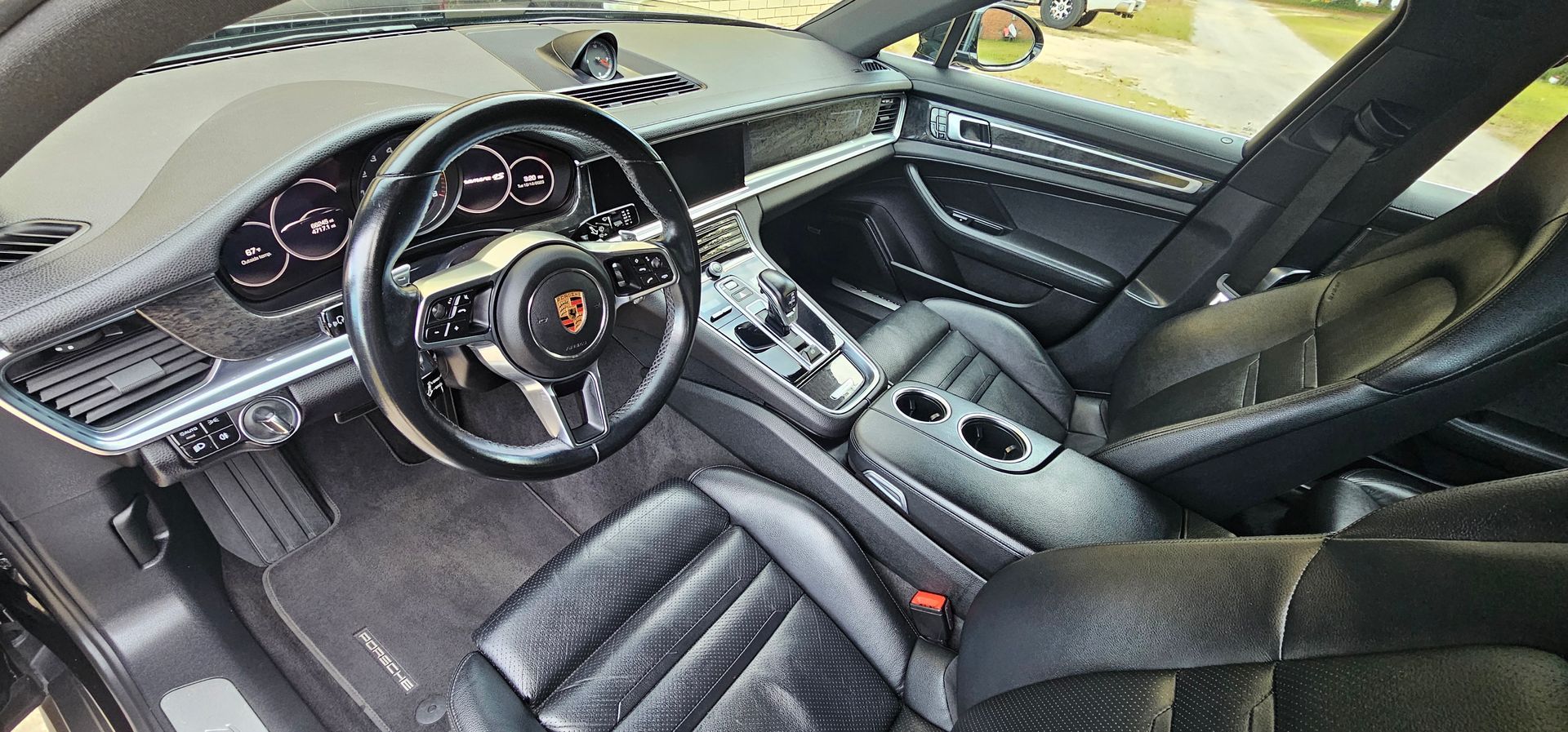 The interior of a porsche panamera turbo s is shown.