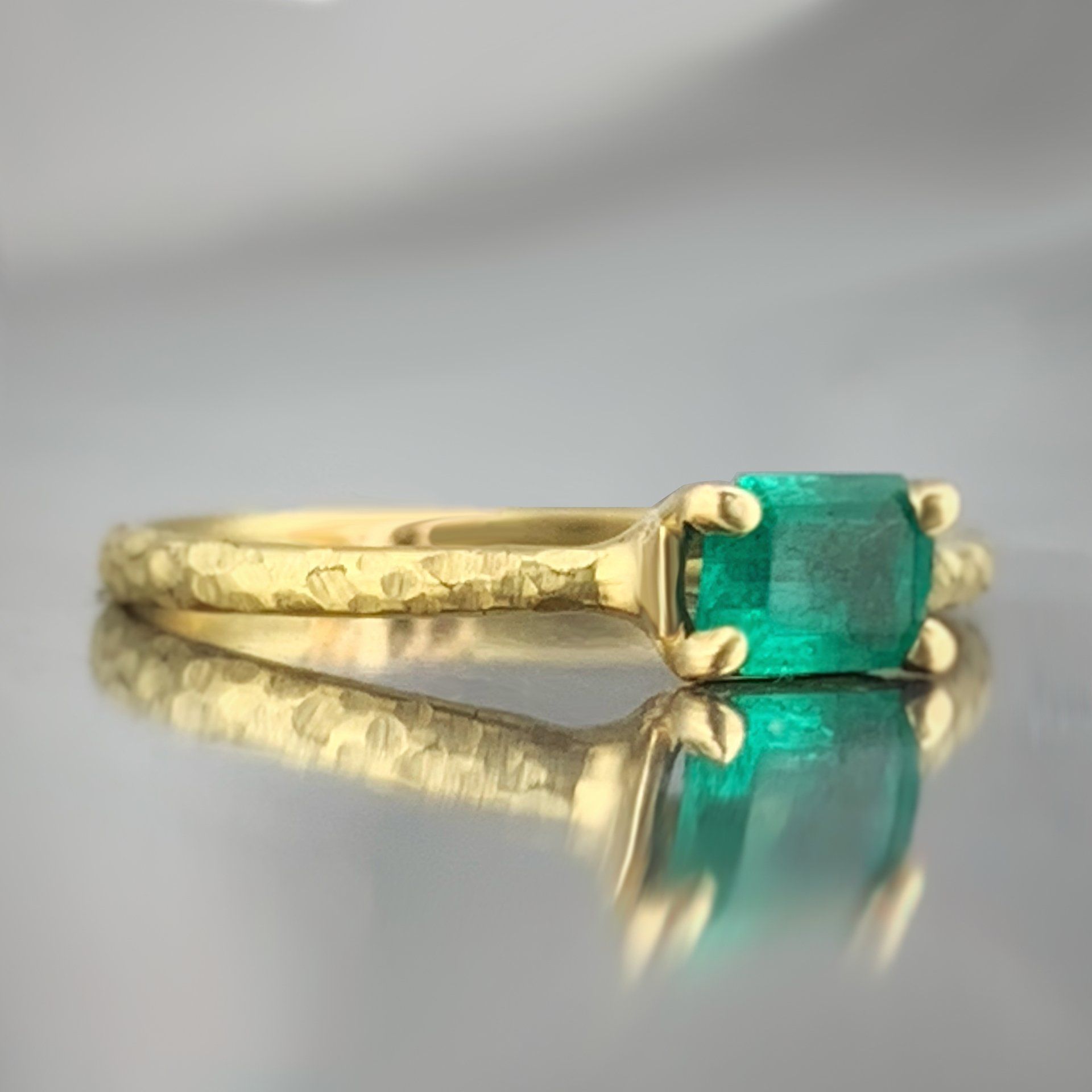 custom emerald ring