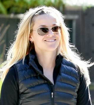 Reese Withersppon wearing Maui Jim Baby Beach sunglasses in Boca Raton Florida