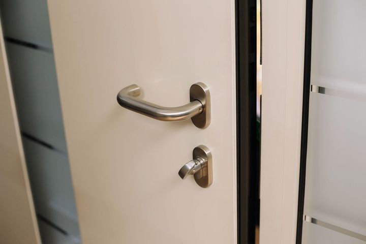 dettaglio serratura porta blindata