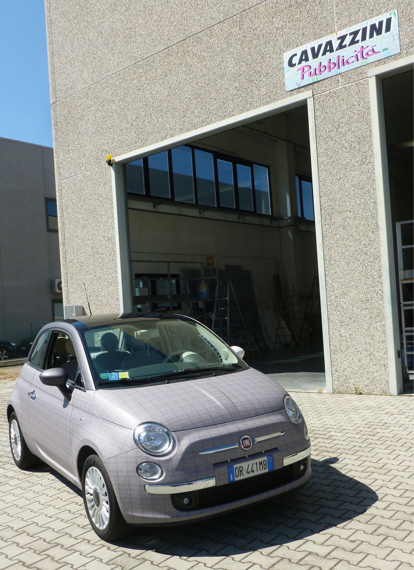 macchina 500 Fiat decorata con la tecnica del car wrapping