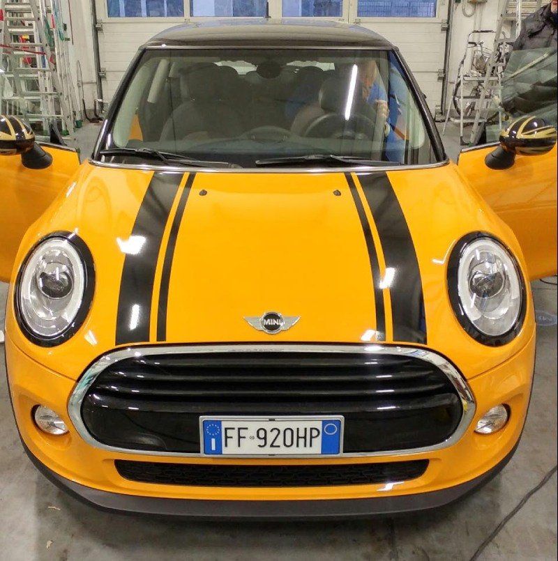 Mini gialla e nera