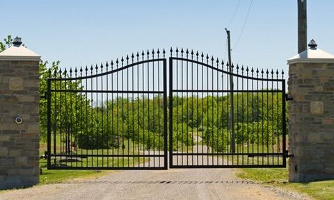 Custom-made metal gates