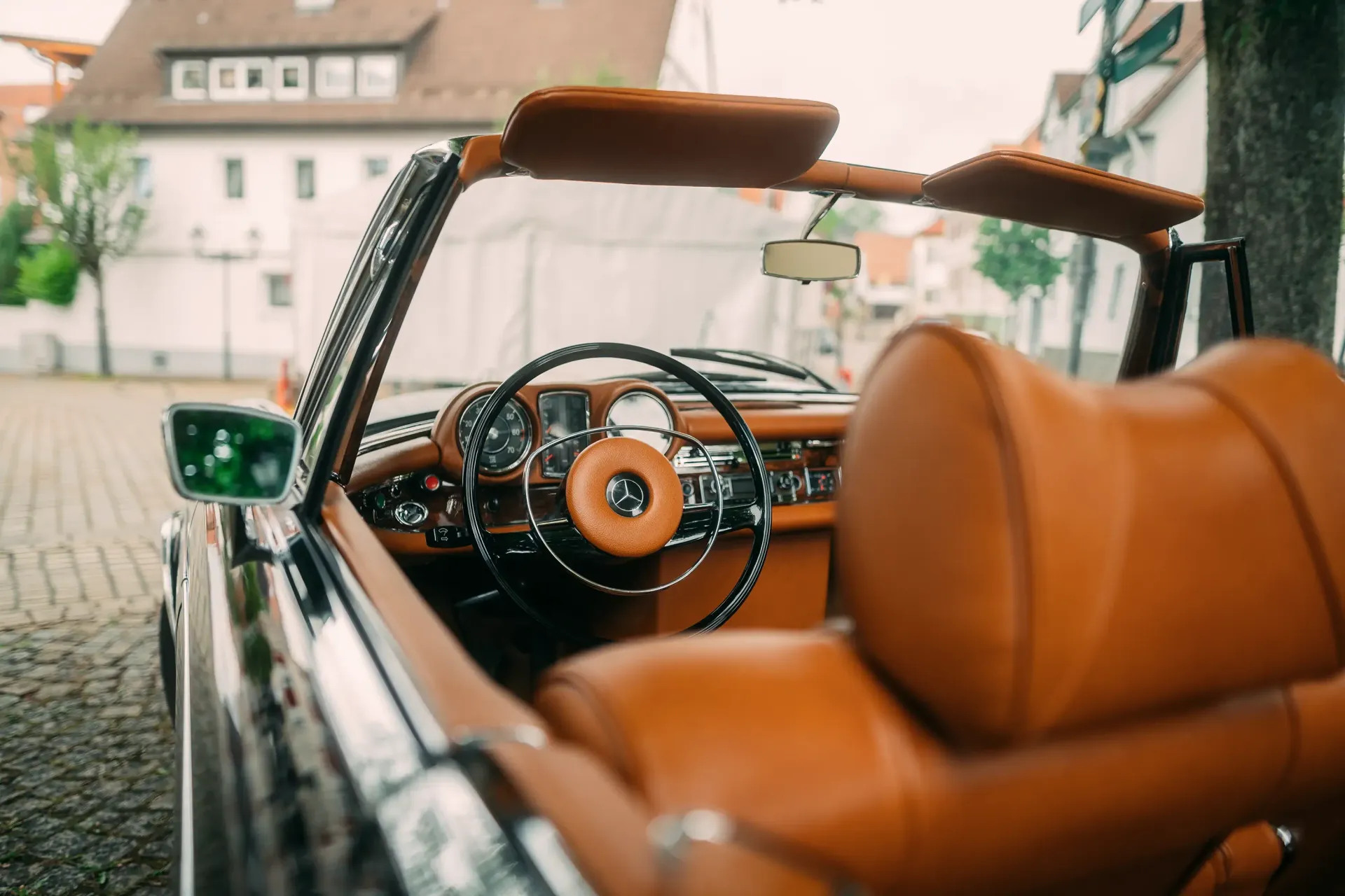 MERCEDES BENZ W111 CABRIOLET 280SE, Interieur-Aufwerung