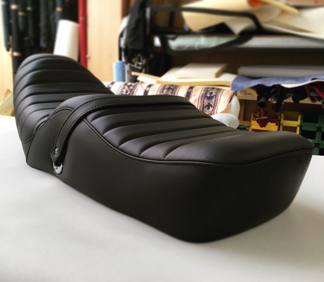 Motorradsitz, restauriert