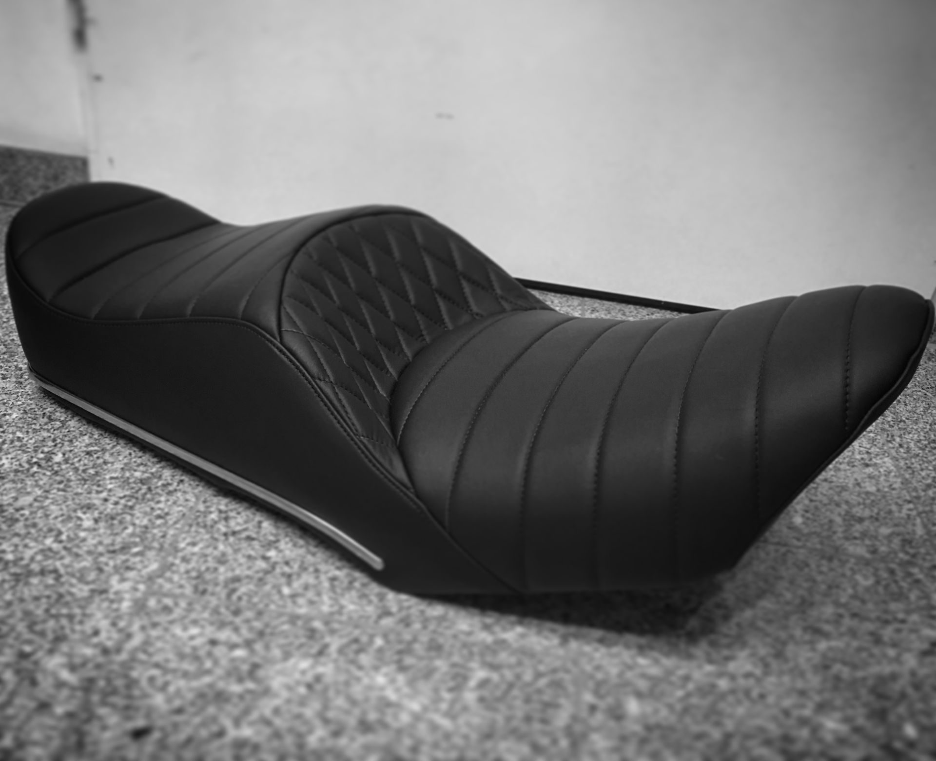 Motorradsitz neu bezogen