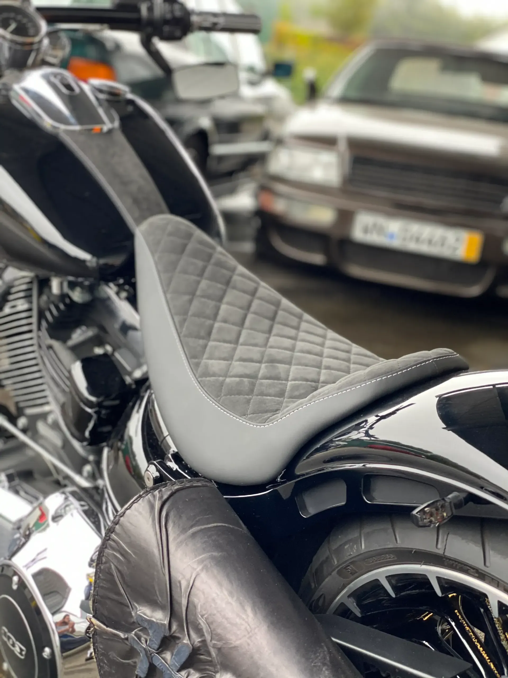 Motorradsitz neu bezogen, Leder/Alcantara