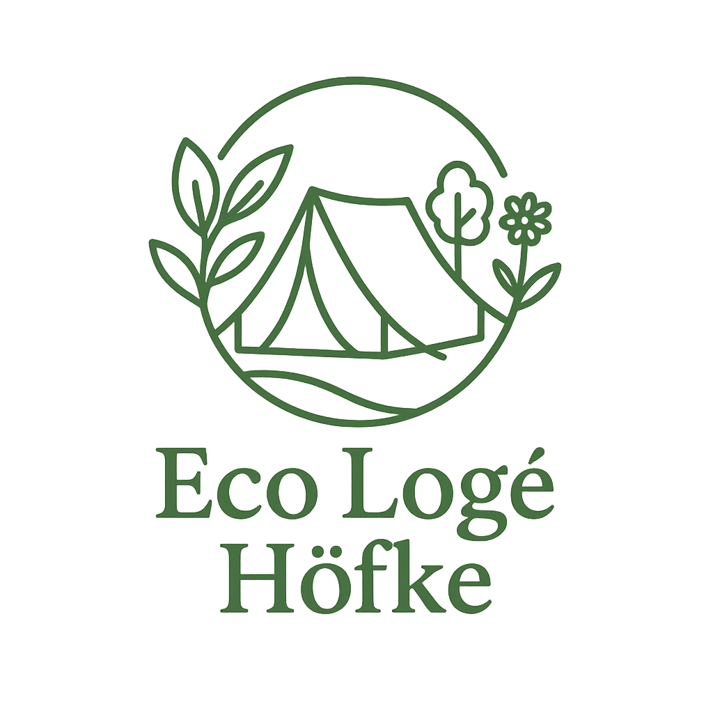 Groen logo: tent, bladeren en bloem in een cirkel; daaronder de tekst 