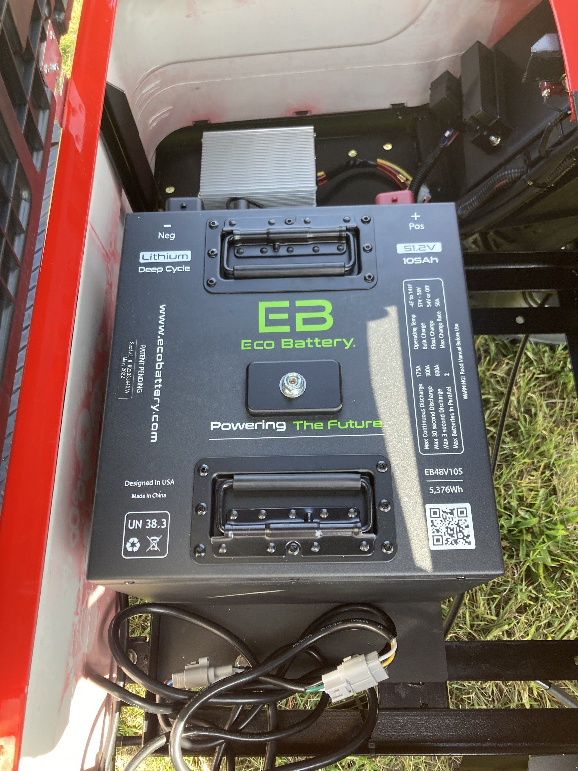 A black box with the word eb on it