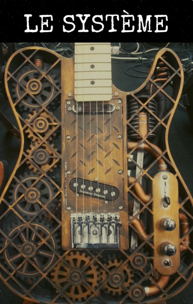 Guitare de style steampunk, engrenages et cadre métallique. Inscription « Le Système » en haut.