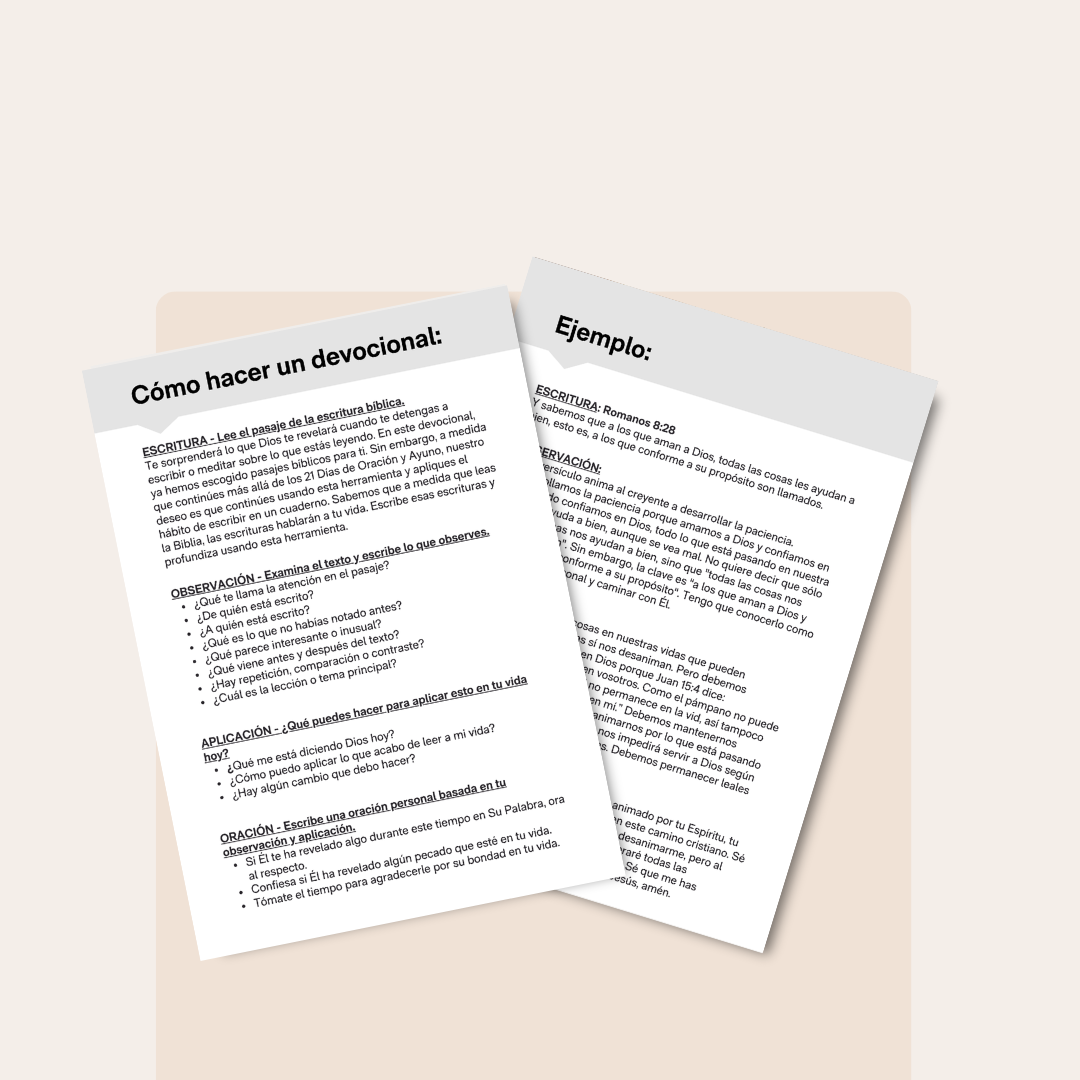 Un libro azul titulado Dios usame está sobre una mesa.