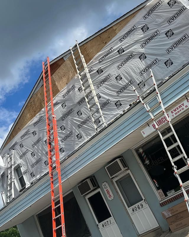 A ladder is sitting on the side of a building.