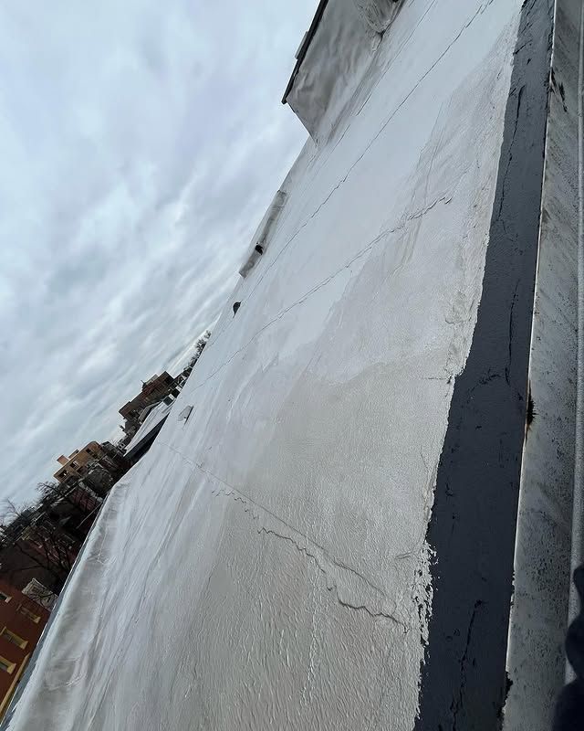 A white wall with a black stripe on it