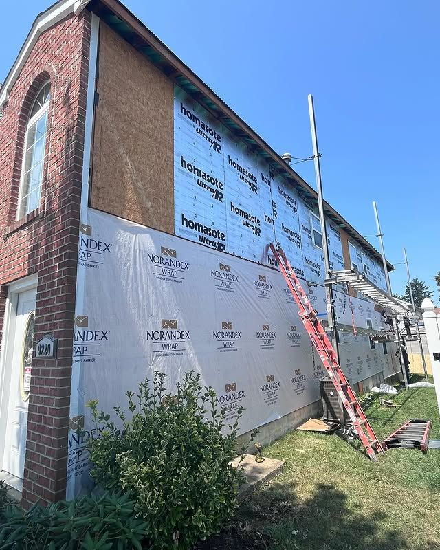 A ladder is sitting on the side of a building.