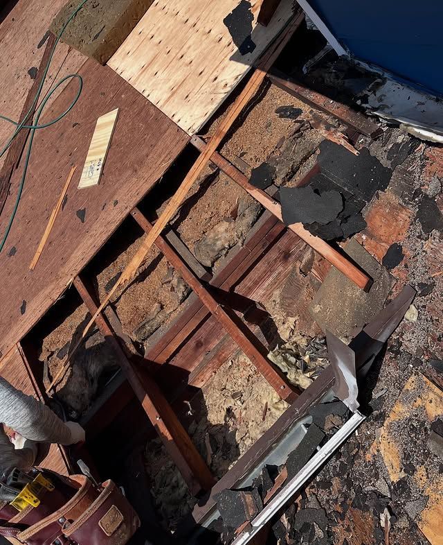 A wooden table with a piece of paper that says ' a ' on it