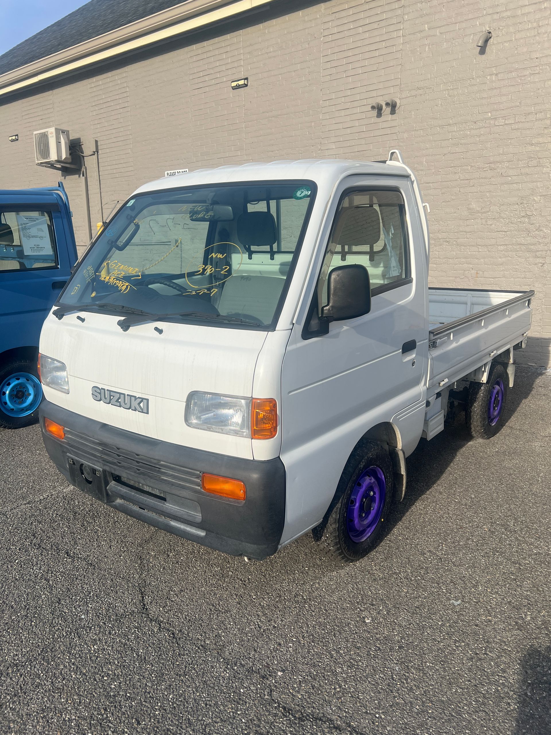 A white 1996 Suzuki Carry kei truck for sale 