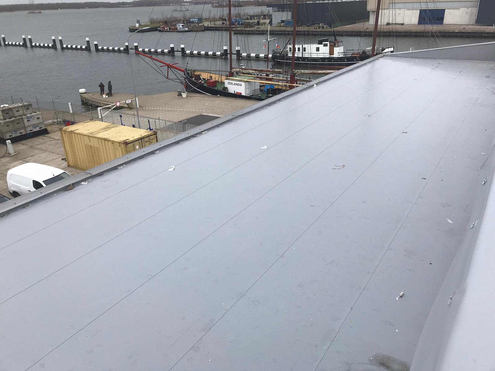 Kunststof dakbedekking putten