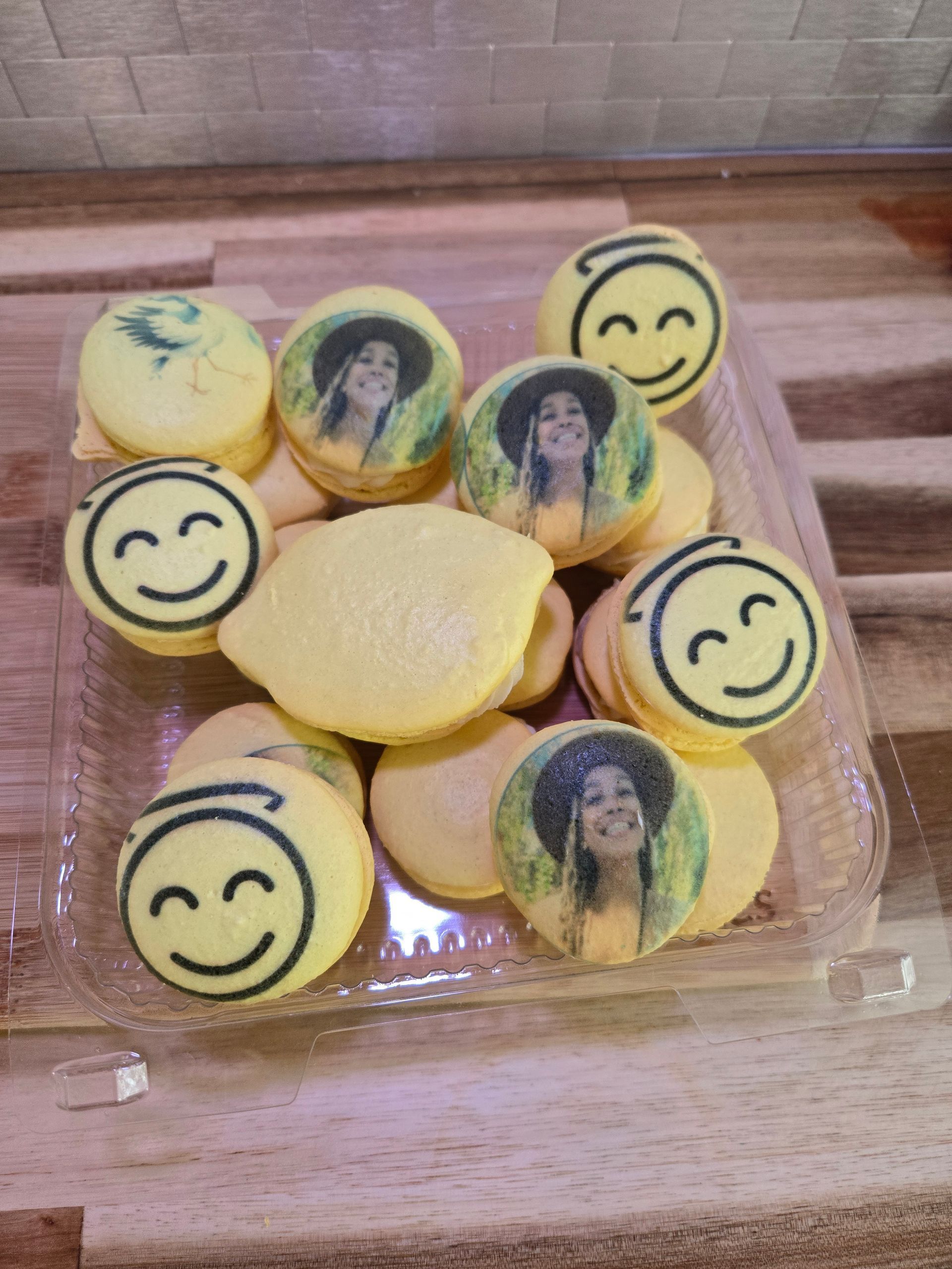 Zesty lemon Macarons